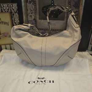 EUC Vintage 2011 Coach CREAM color Leather Hobo Bag 11 X 13 X 3